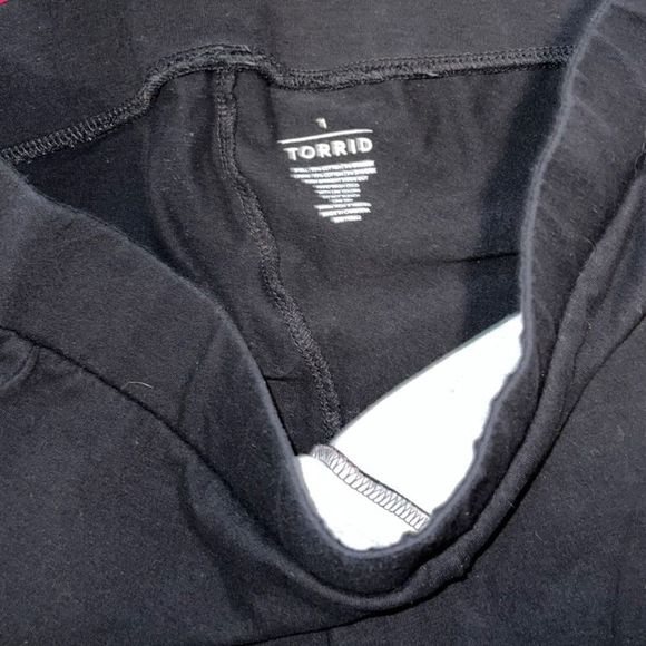 Torrid Signature Hi Waist Slashed Tapered Crop Legging Size 1 - Picture 2 of 4